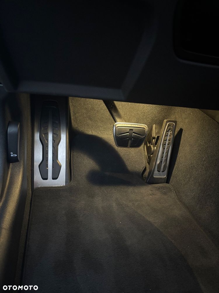 BMW Seria 3 330i xDrive - 34