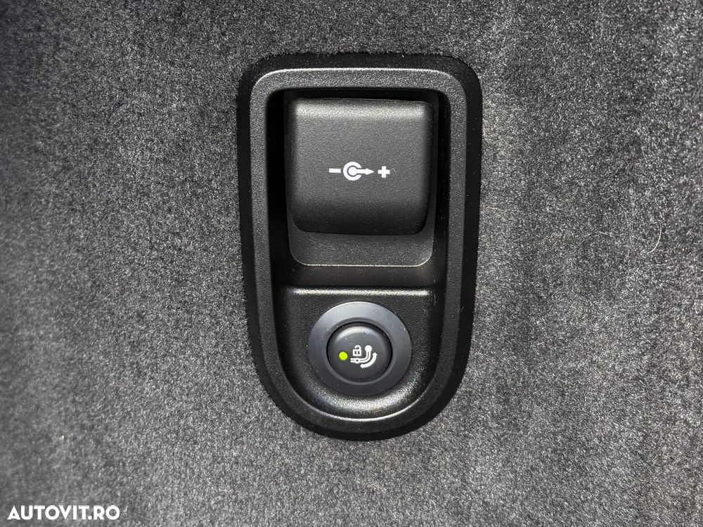 BMW Seria 5 520i Aut. Luxury Line - 28