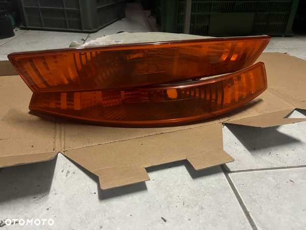 KIERUNKOWSKAZY MIGACZE RENAULT TRAFIC PRAWY LEWY VALEO 8200007031 0030