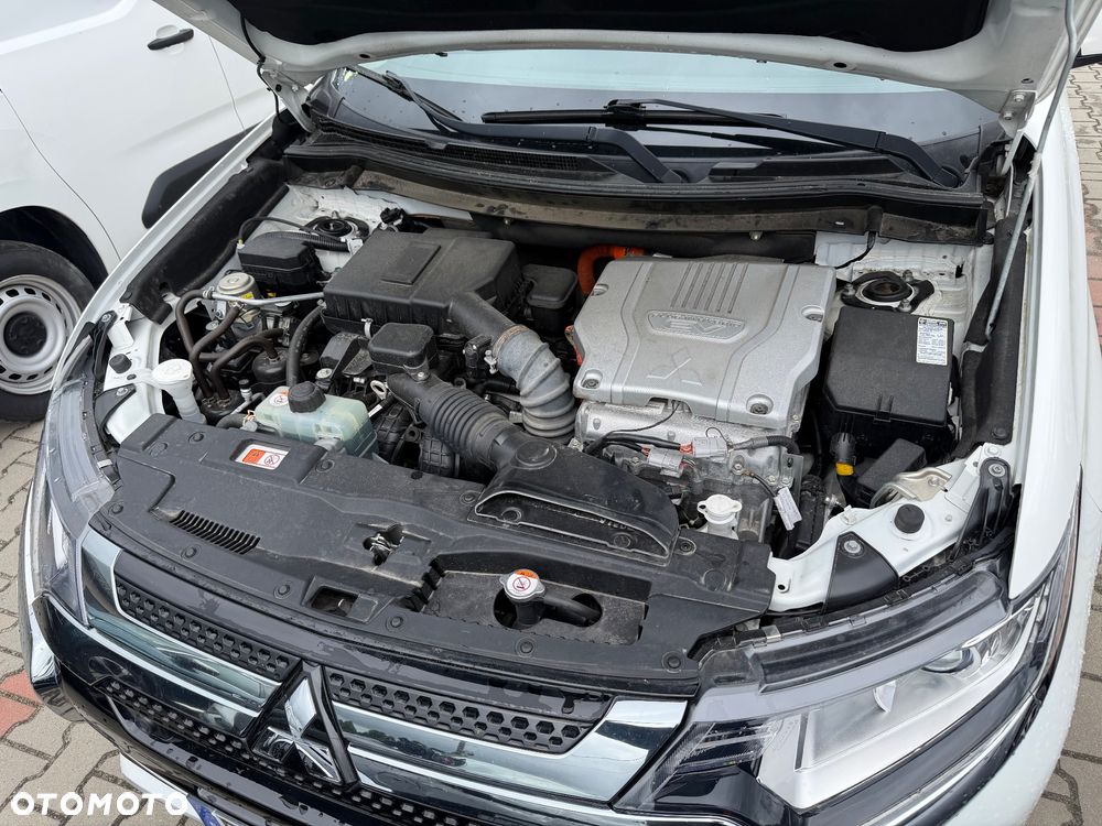Mitsubishi Outlander 2.4 4WD Diamant - 28