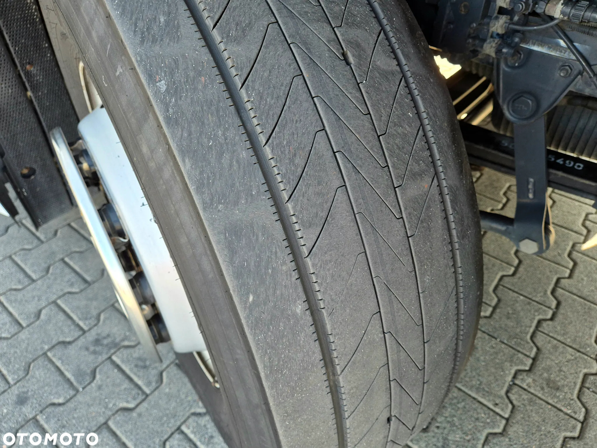Iveco S-WAY 490 - 9