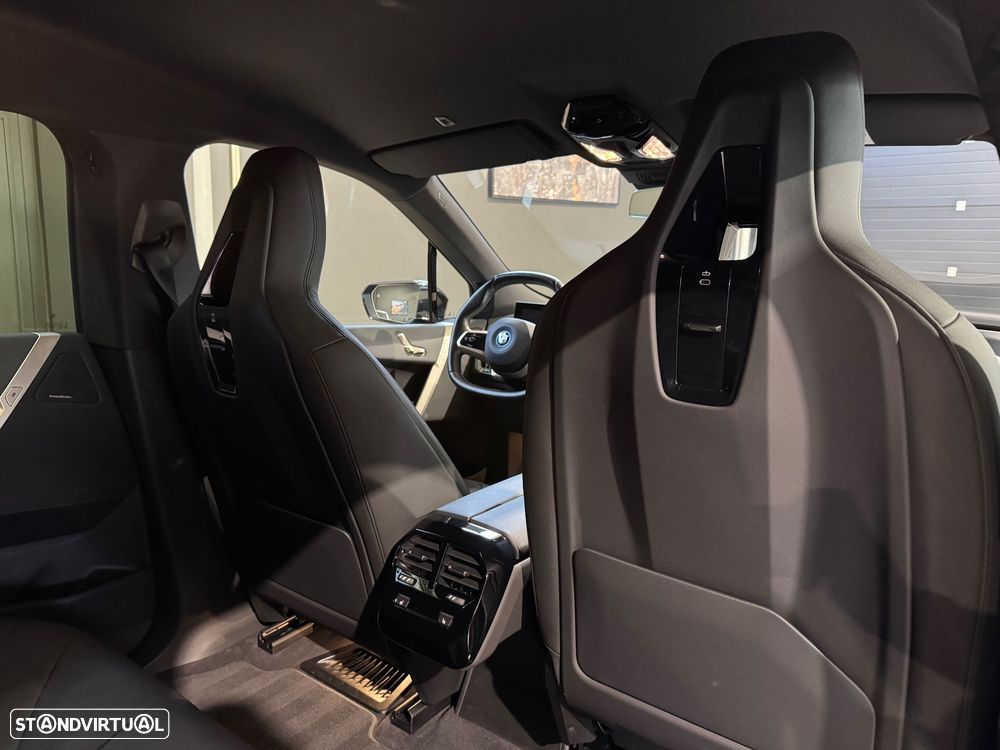 BMW iX xDrive 40 Pack Desportivo - 24