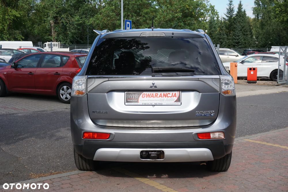 Mitsubishi Outlander Instyle NAVI + - 4