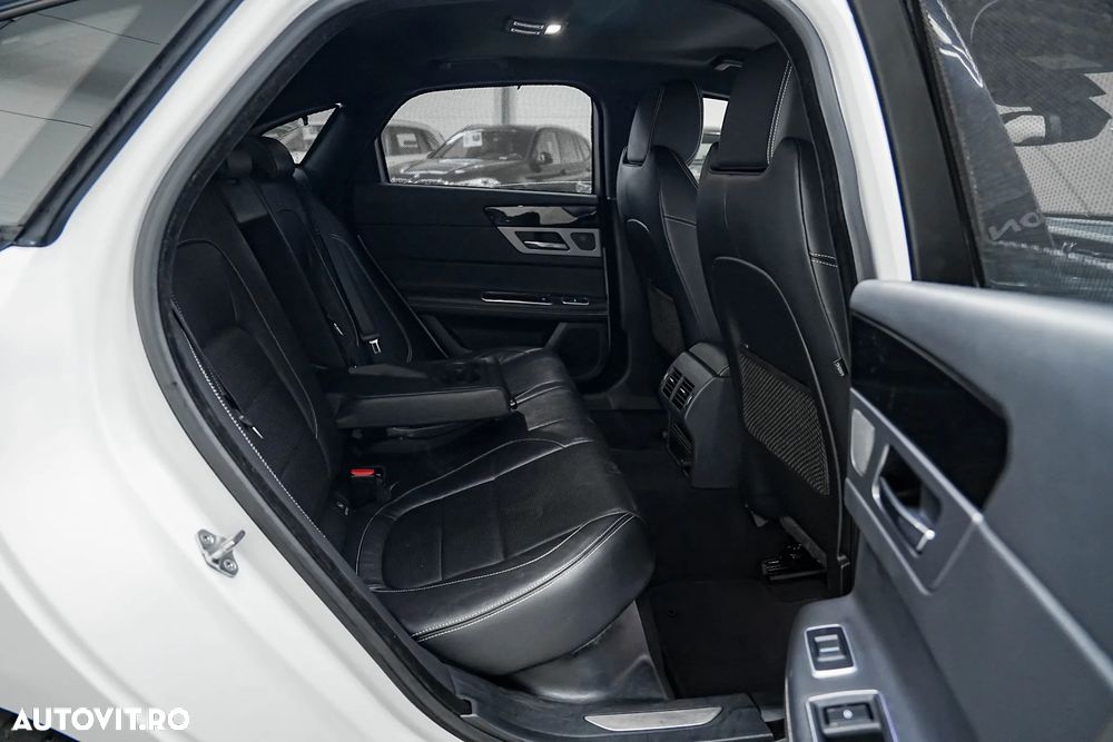 Jaguar XF 20d RWD E-Performance R-Sport - 21