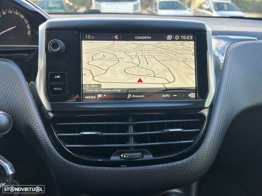 Peugeot 208 1.2 PureTech Signature - 32