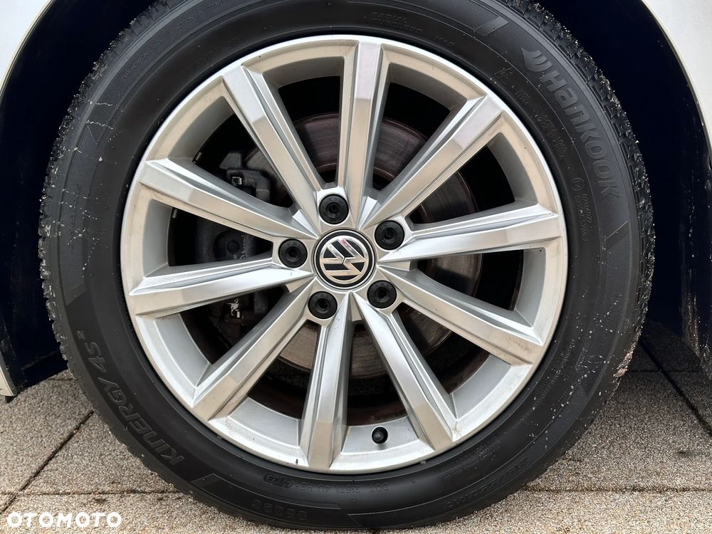 Volkswagen Passat - 25