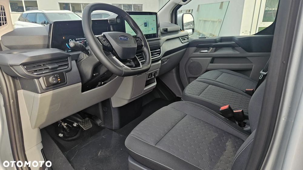 Ford Tranist Custom - 11