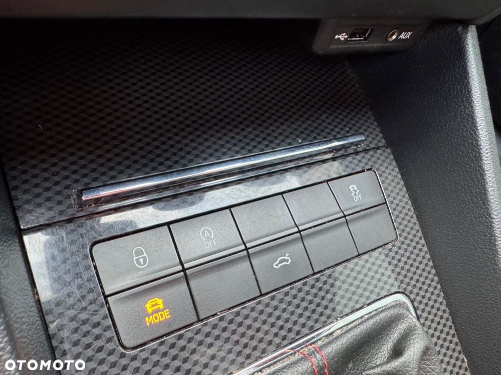 Skoda Octavia Combi 2.0 TDI RS - 28