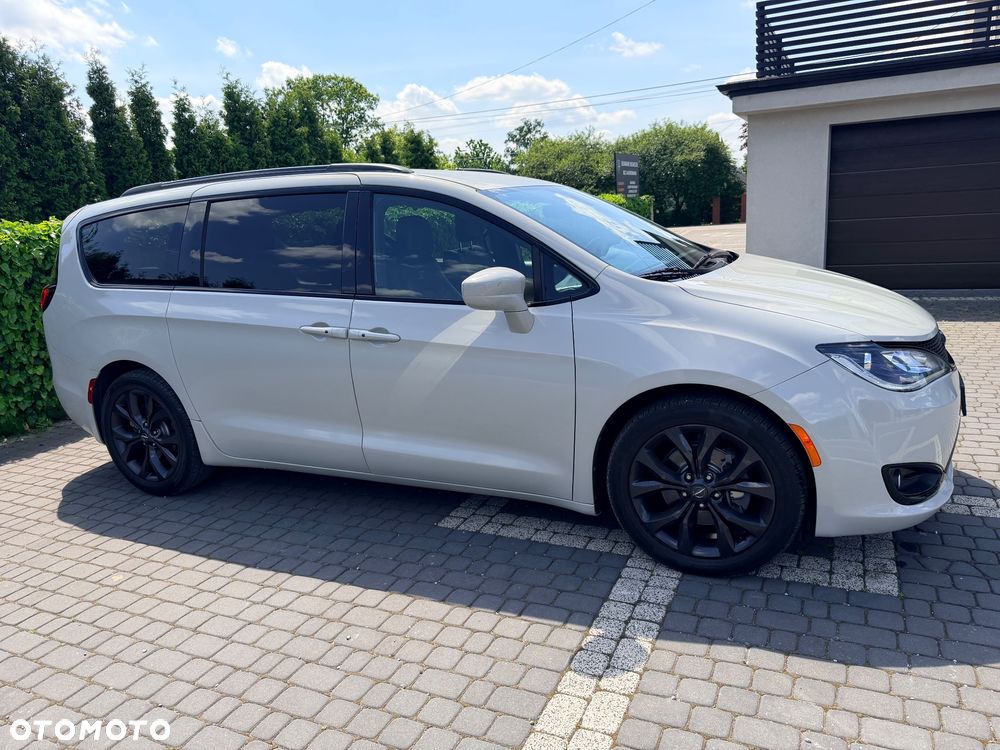 Chrysler Pacifica - 5