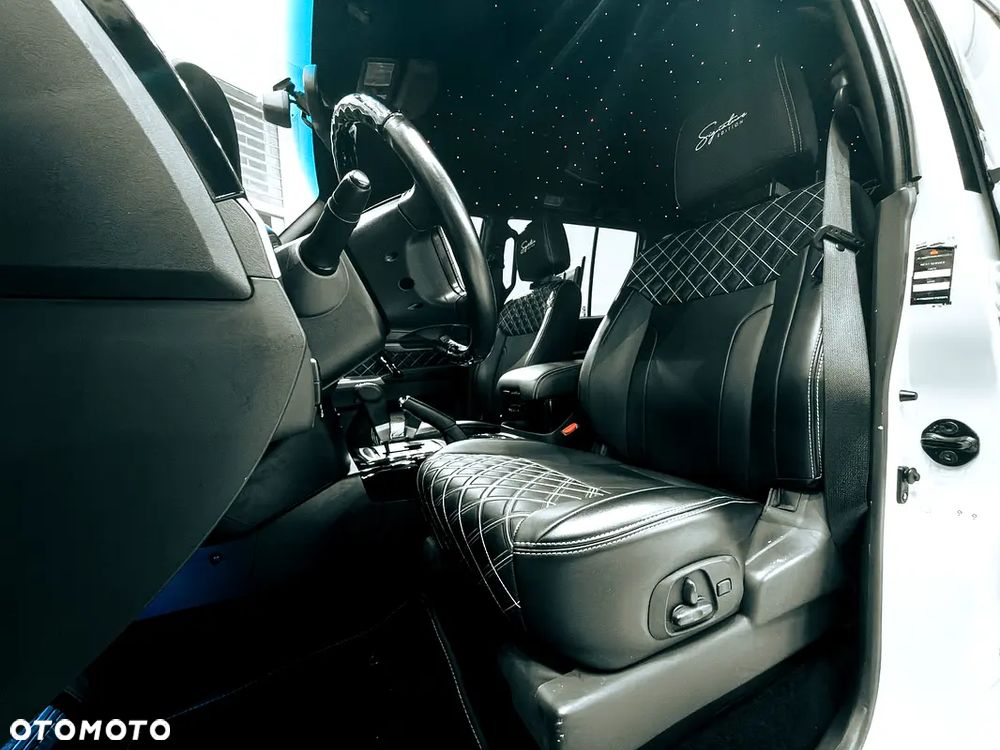 Mitsubishi Pajero - 15