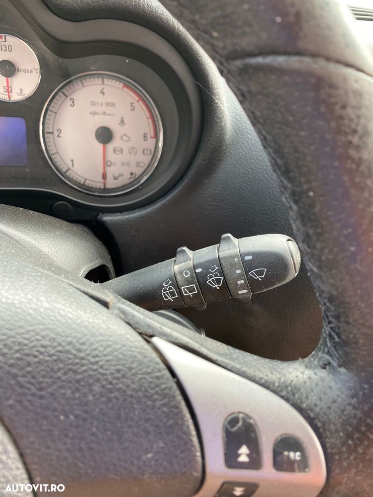 Alfa Romeo 147 1.9 JTDM 8V - 7