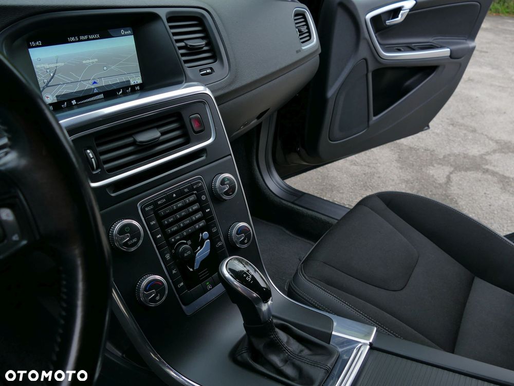 Volvo V60 D3 Momentum - 29