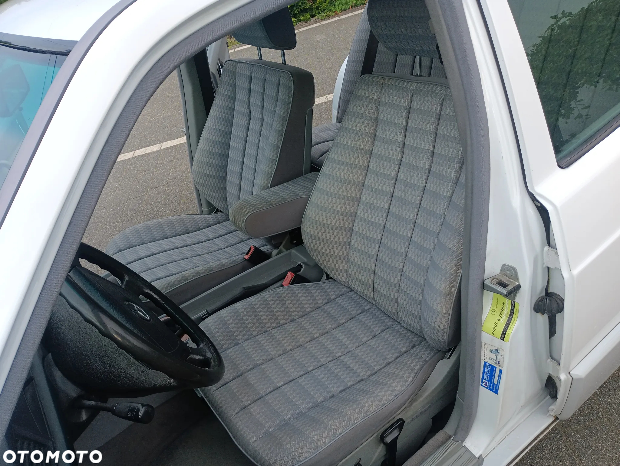 Mercedes-Benz W201 (190) - 21