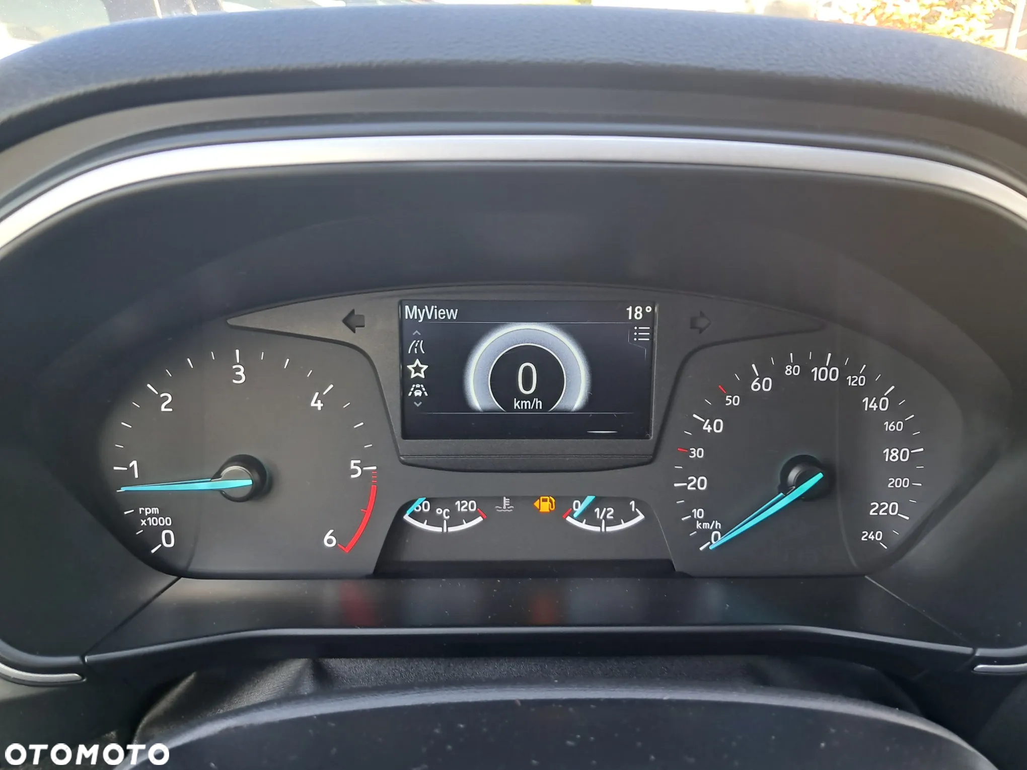 Ford Focus 1.5 TDCi SYNC Edition - 18