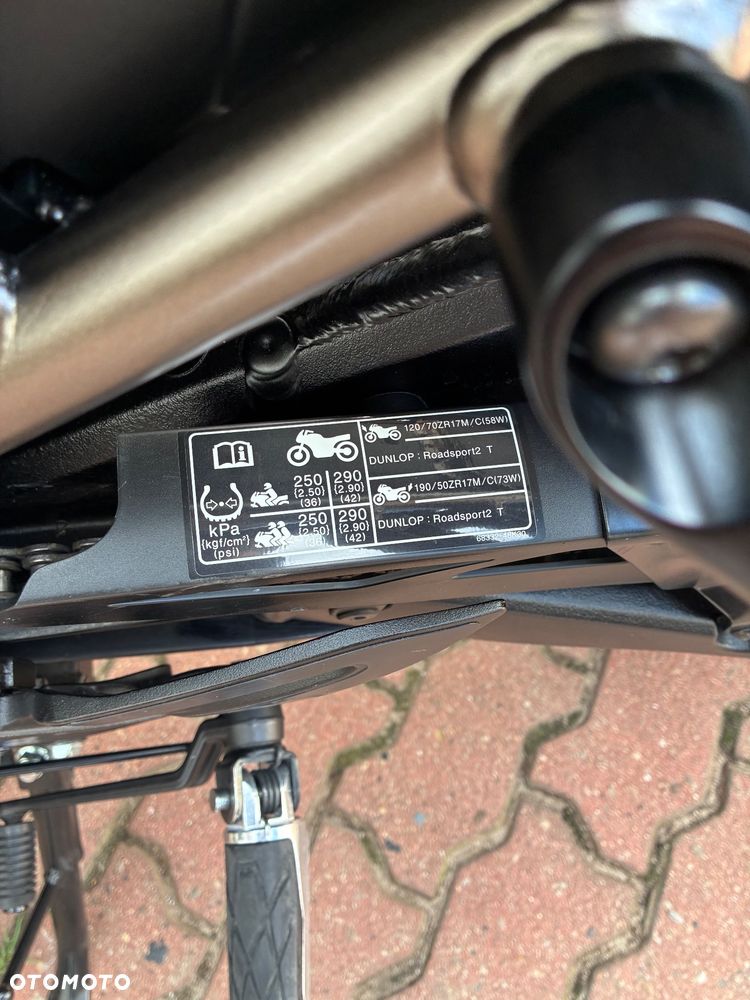 Suzuki GSX 1000 - 11