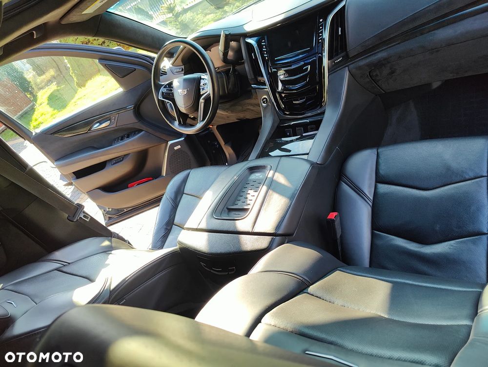 Cadillac Escalade - 25