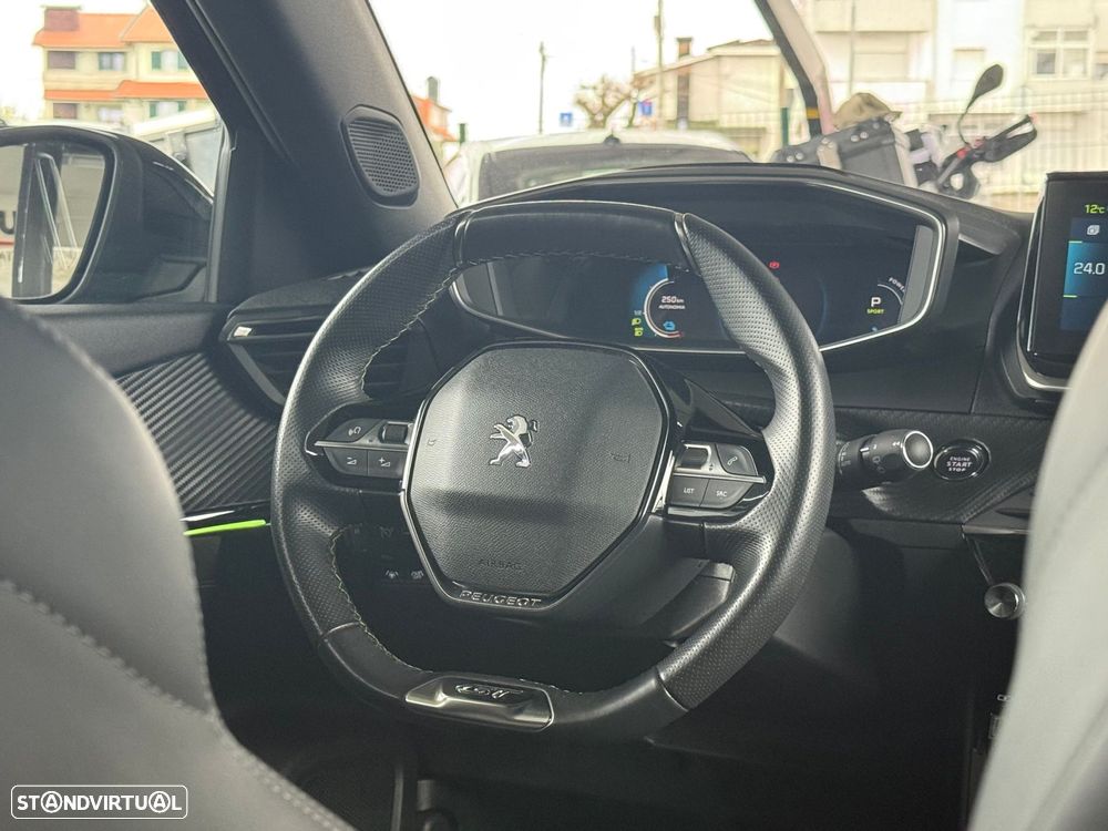 Peugeot e-2008 50 kWh GT Pack - 45