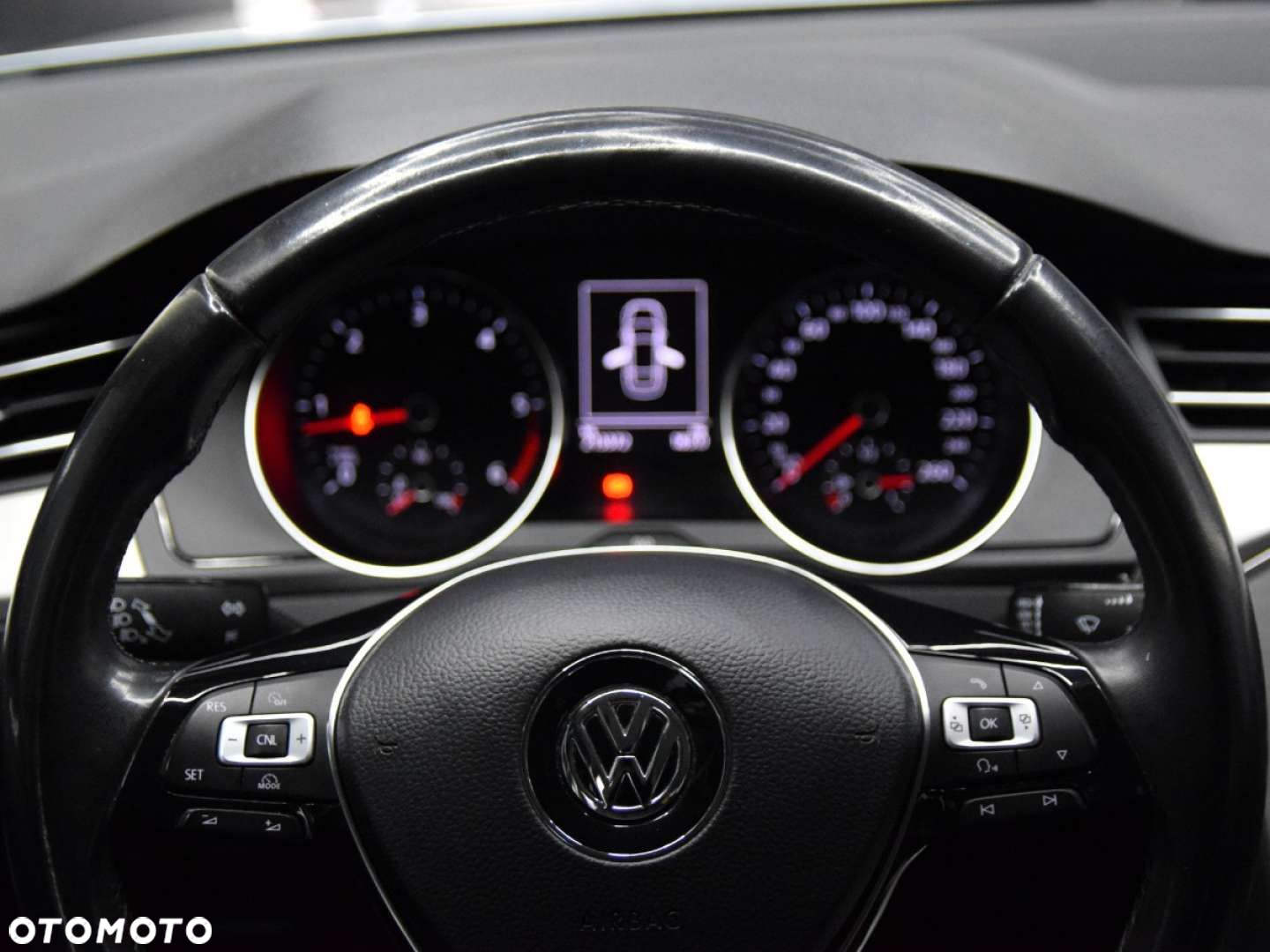 Volkswagen Passat - 23