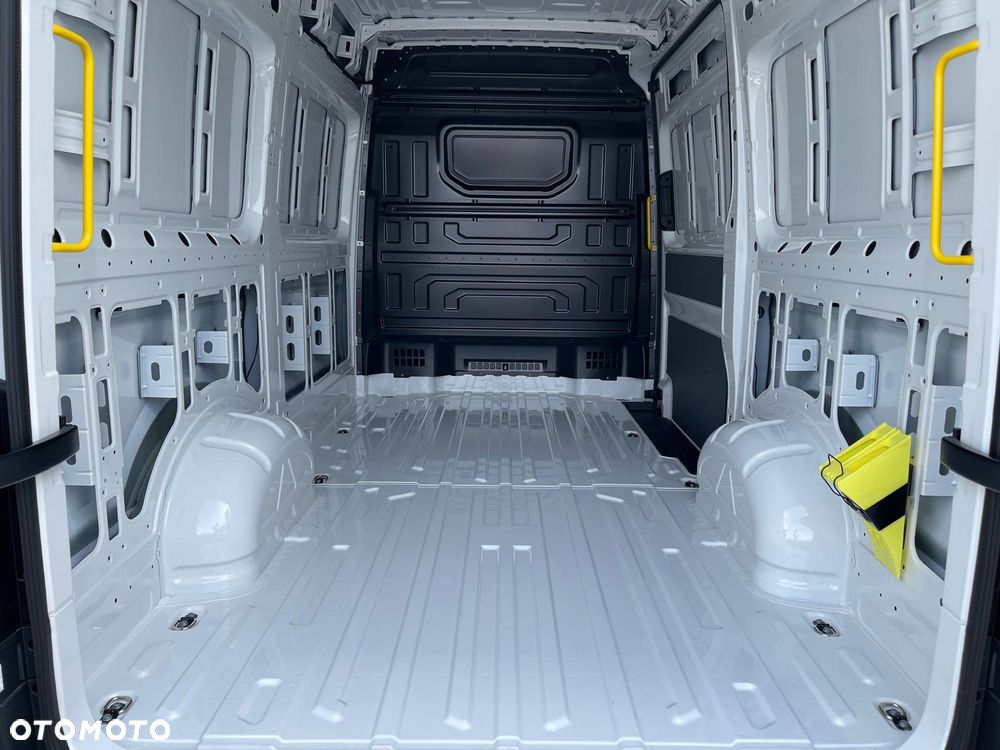Volkswagen Crafter - 13