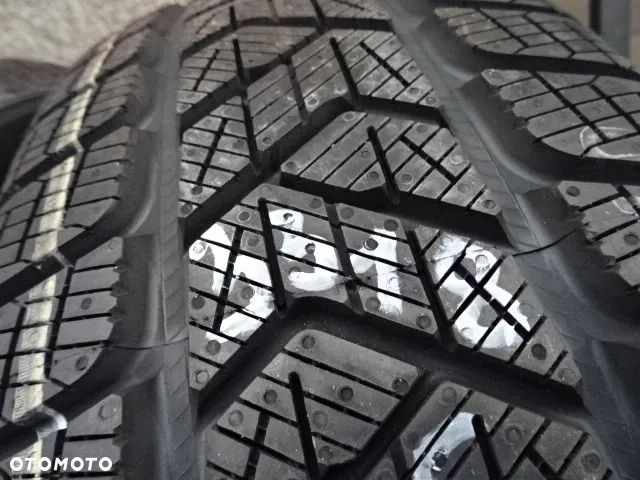 215/65/R17  99 H Pirelli Scorpion Winter - 14