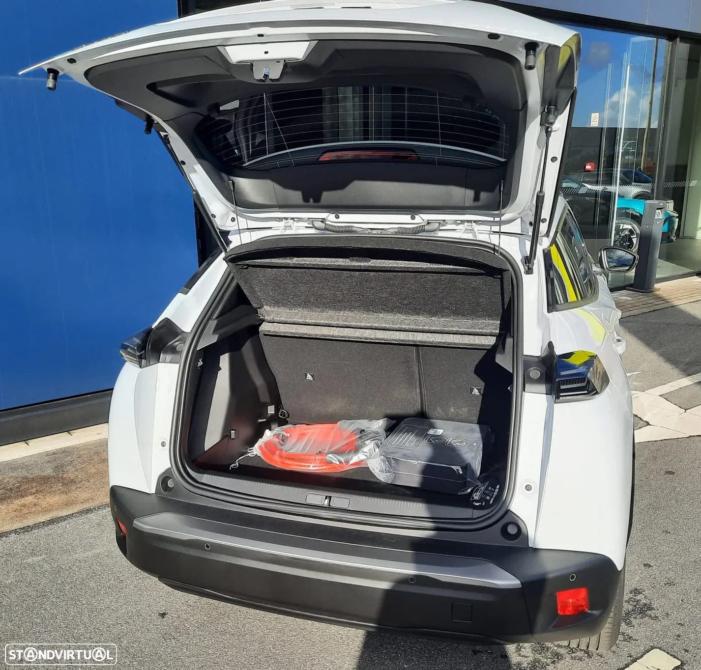 Peugeot e-2008 54 kWh Allure - 11