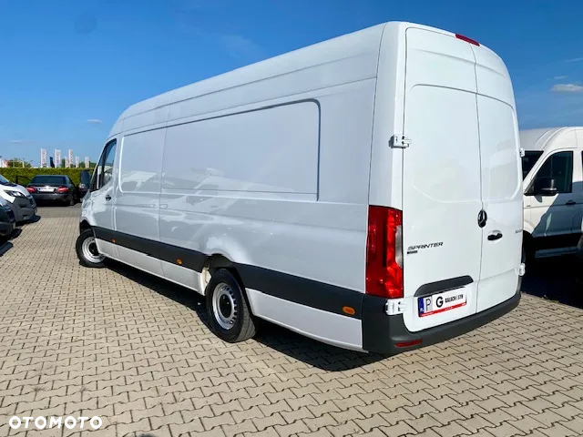 Mercedes-Benz Sprinter - 4