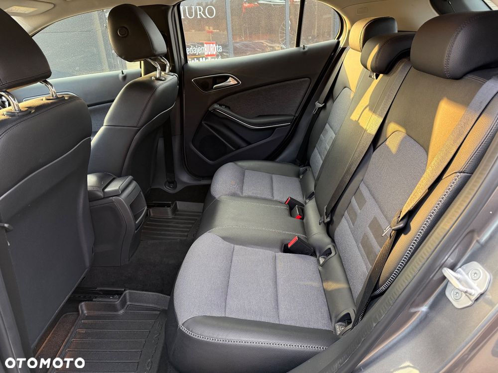 Mercedes-Benz GLA - 25