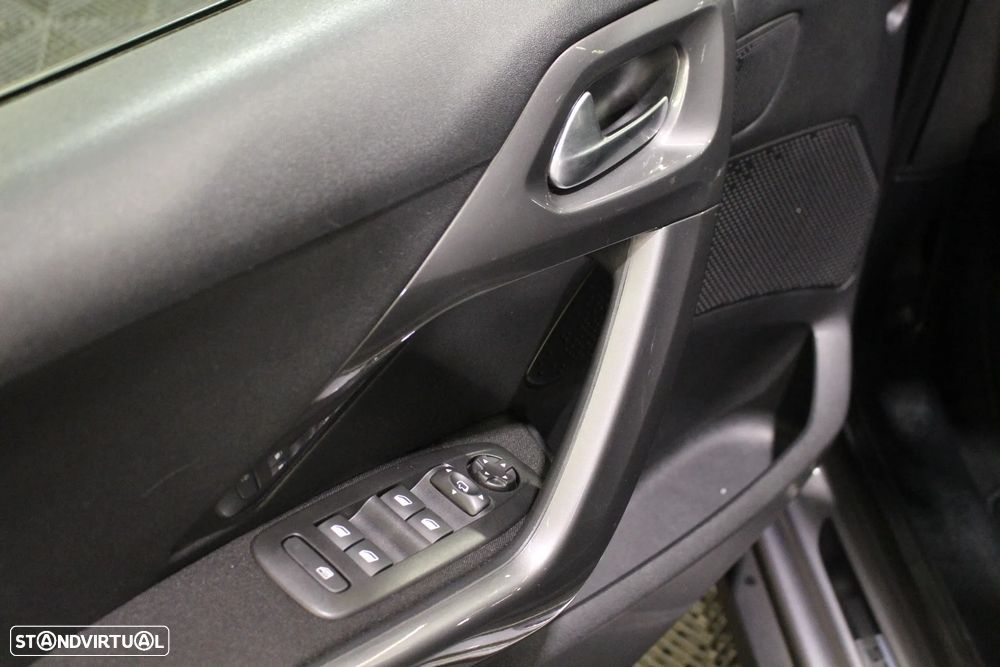 Peugeot 2008 1.6 BlueHDi Style - 21