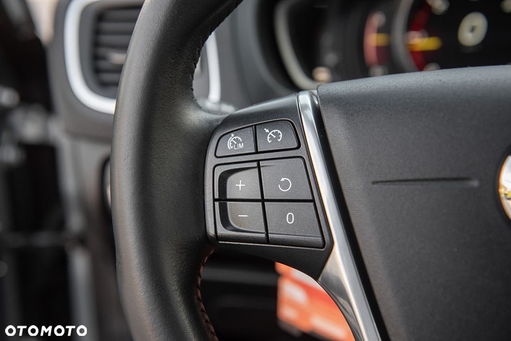 Volvo V40 Cross Country D2 Momentum - 20