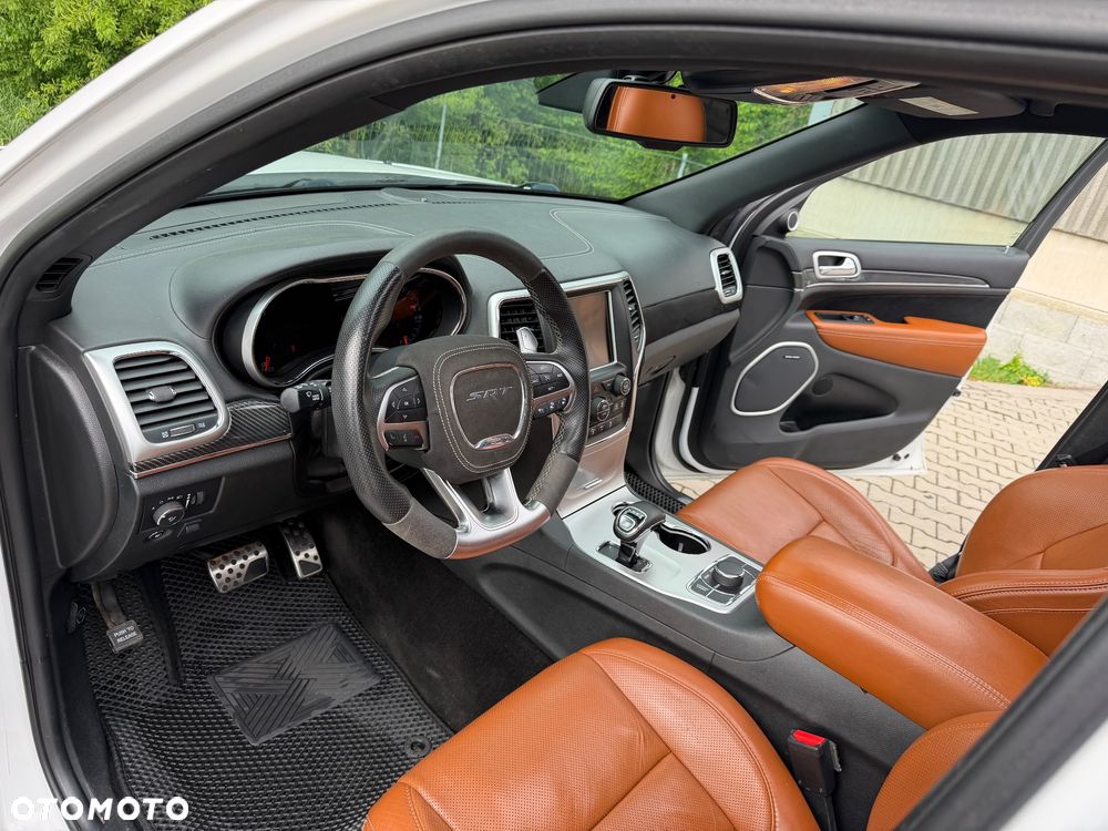 Jeep Grand Cherokee SRT - 17