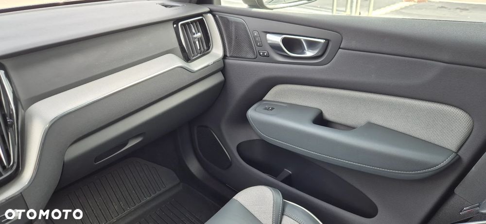 Volvo XC 60 T6 AWD Geartronic RDesign - 13