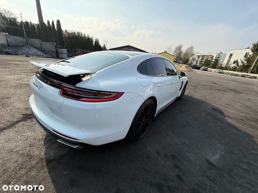 Porsche Panamera - 1
