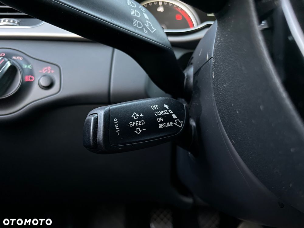 Audi A4 Avant 2.0 TDI Quattro Line - 16