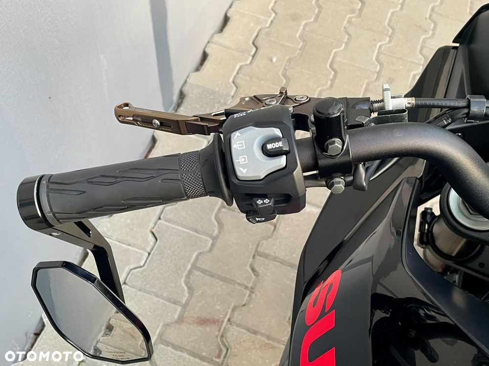 Suzuki GSX - 16