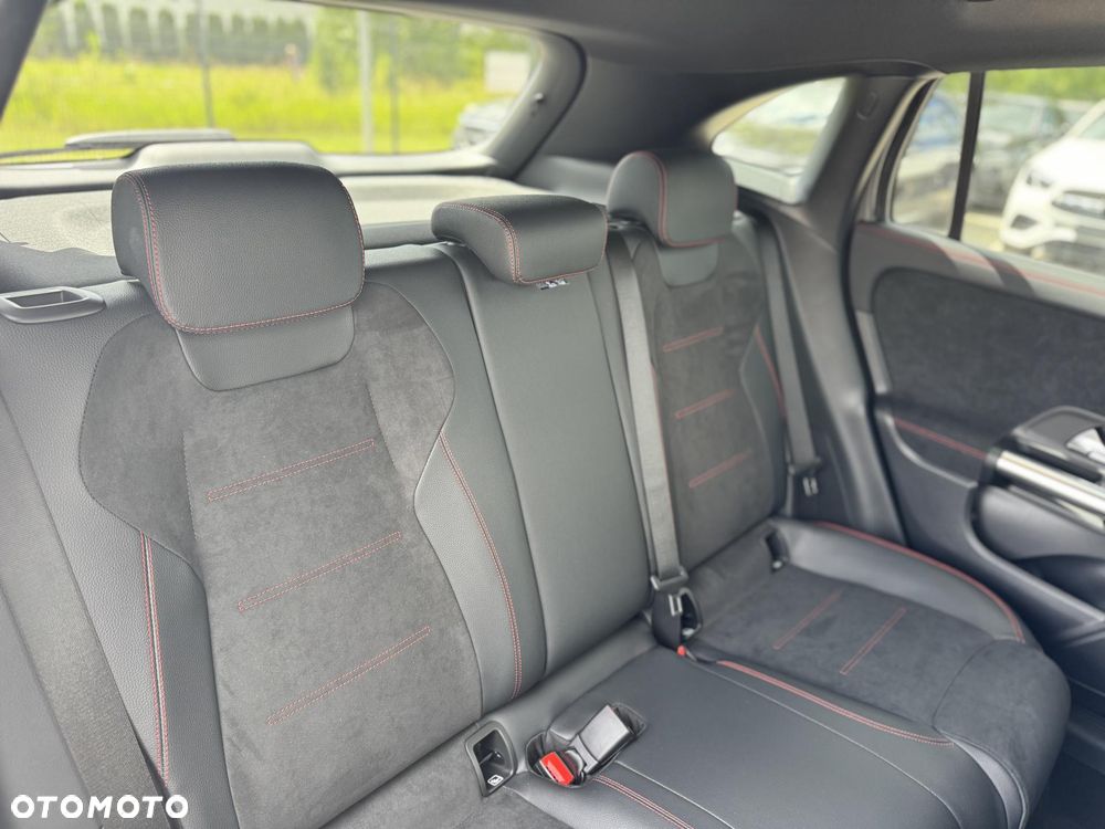 Mercedes-Benz GLA 220 mHEV 4-Matic AMG Line 8G-DCT - 15