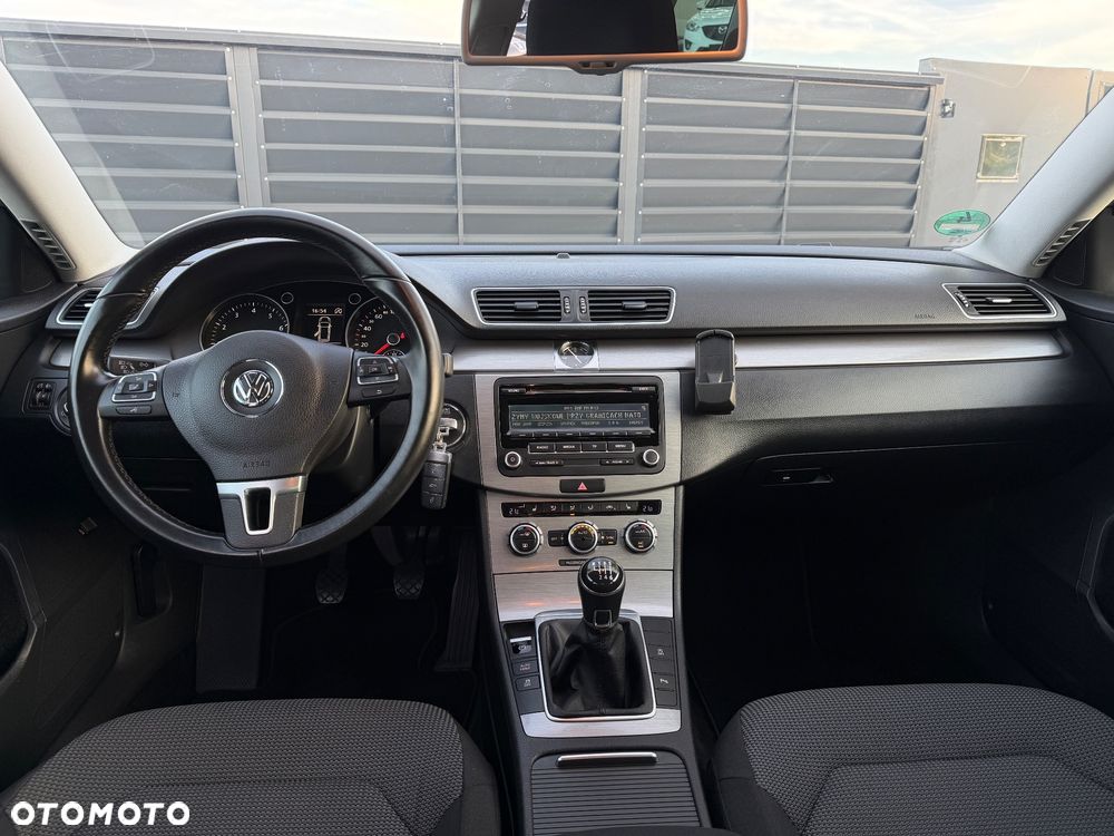 Volkswagen Passat - 13