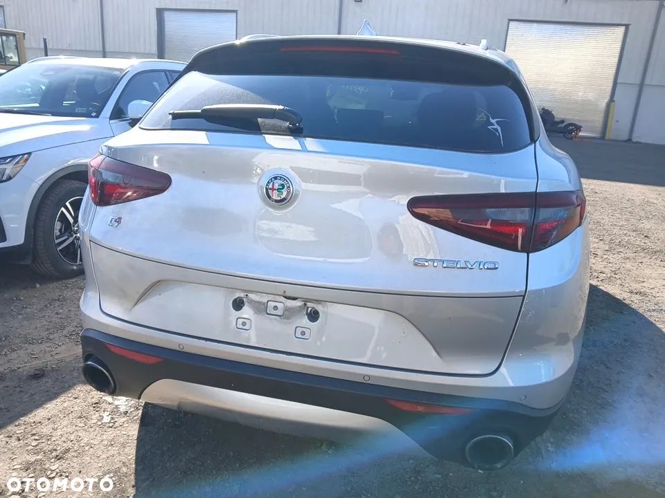 Alfa Romeo Stelvio - 35