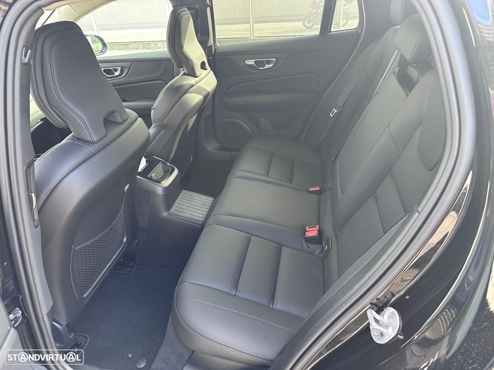 Volvo V60 2.0 T6 AWD TE Plus Dark - 11