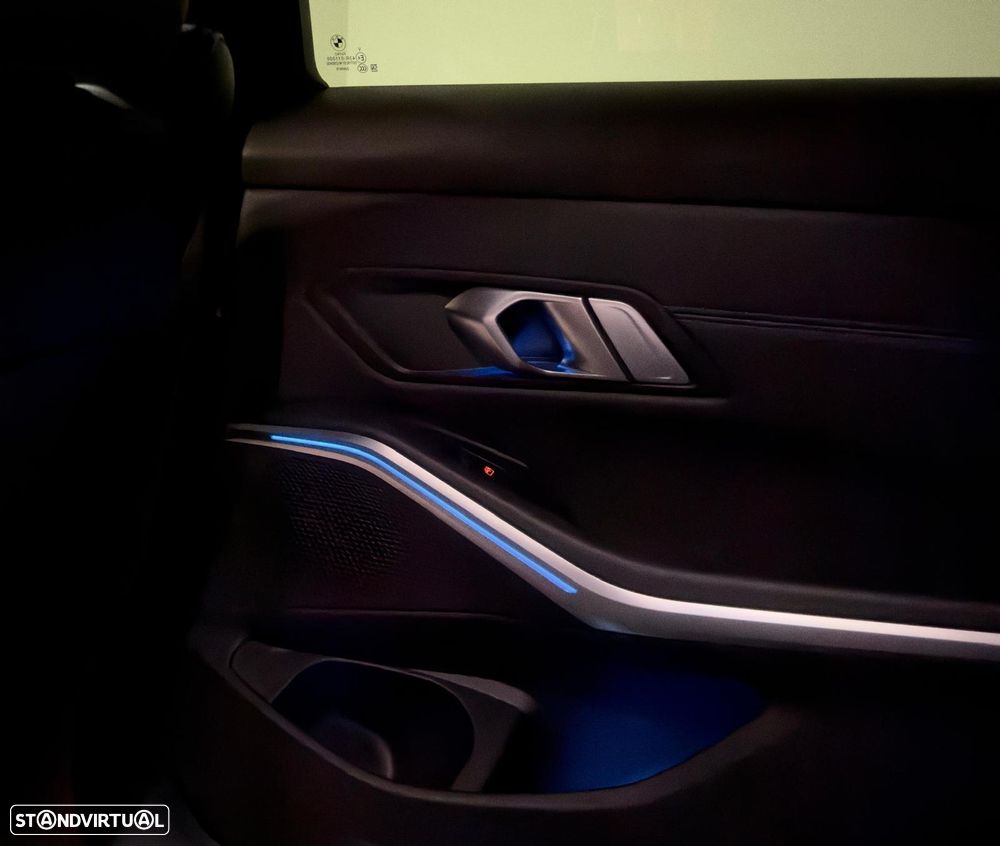 BMW 320 e Pack Desportivo M Auto - 37