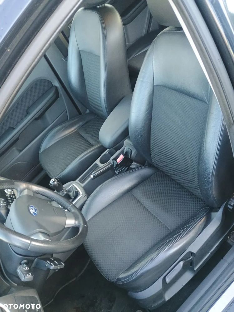 Ford Focus 2.0 16V Titanium - 21
