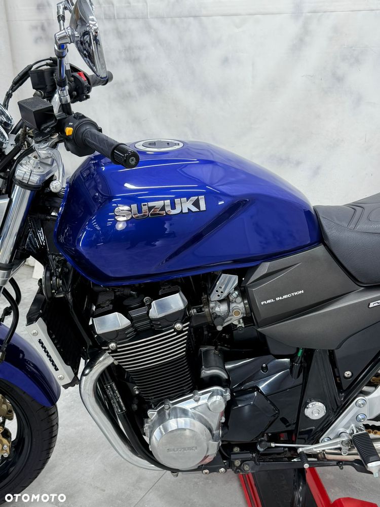 Suzuki GSX - 13