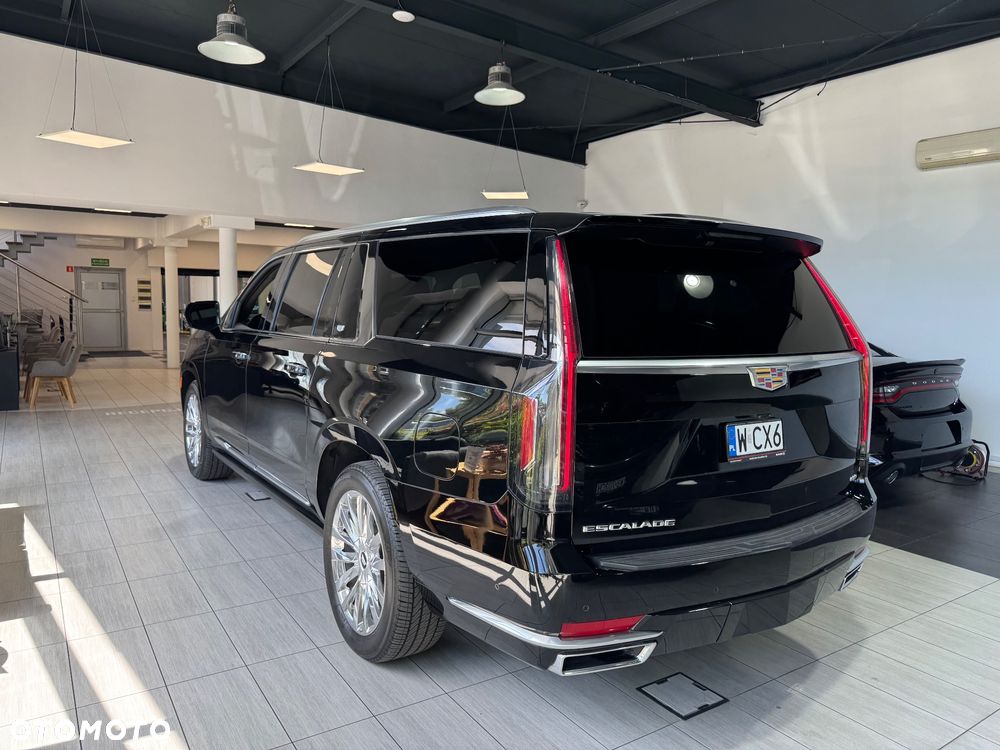 Cadillac Escalade - 3