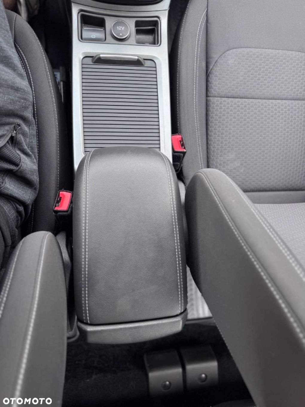 Ford Kuga 1.5 EcoBoost 2x4 Cool & Connect - 28