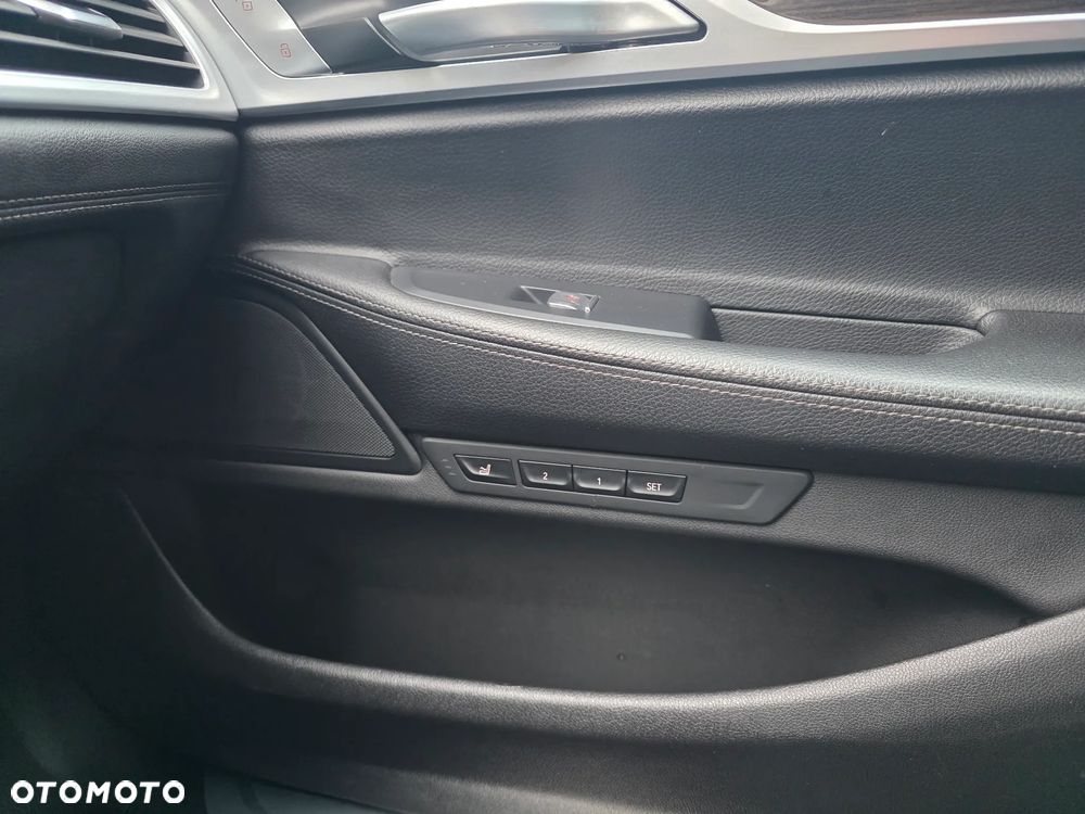 BMW Seria 7 730d xDrive - 28