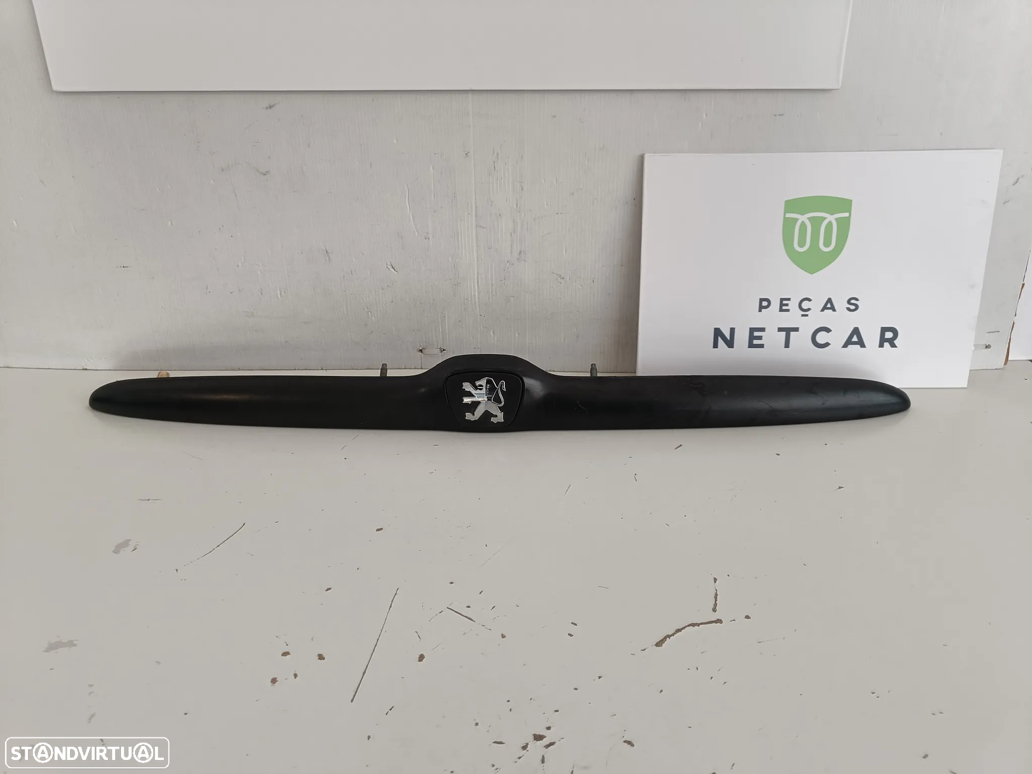 Puxador tampa mala Peugeot 206 1998 a 2002 - 2