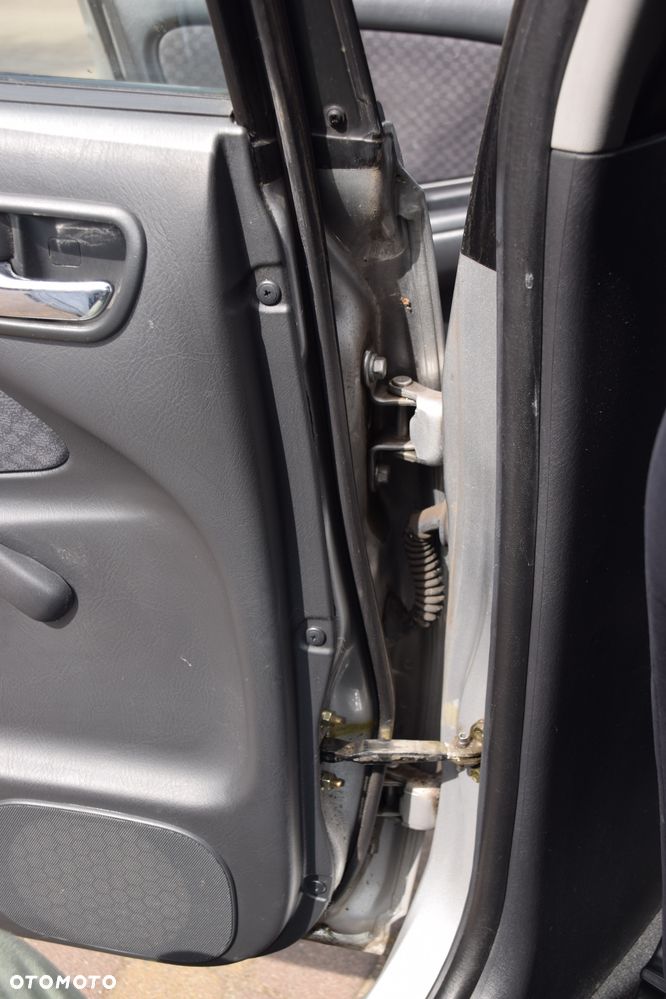 Toyota Avensis 1.6 VVT-i Terra - 20