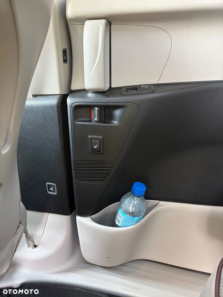 Chrysler Pacifica - 16