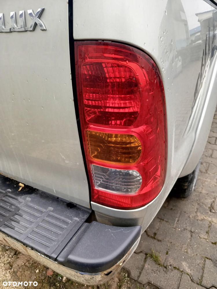 TOYOTA HILUX LAMPA PRAWA TYŁ TYLNA EU - 1