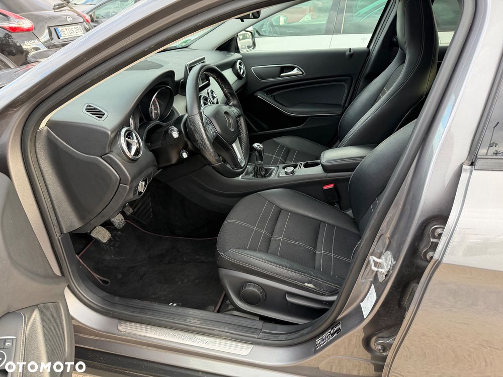 Mercedes-Benz GLA 200 Urban - 28