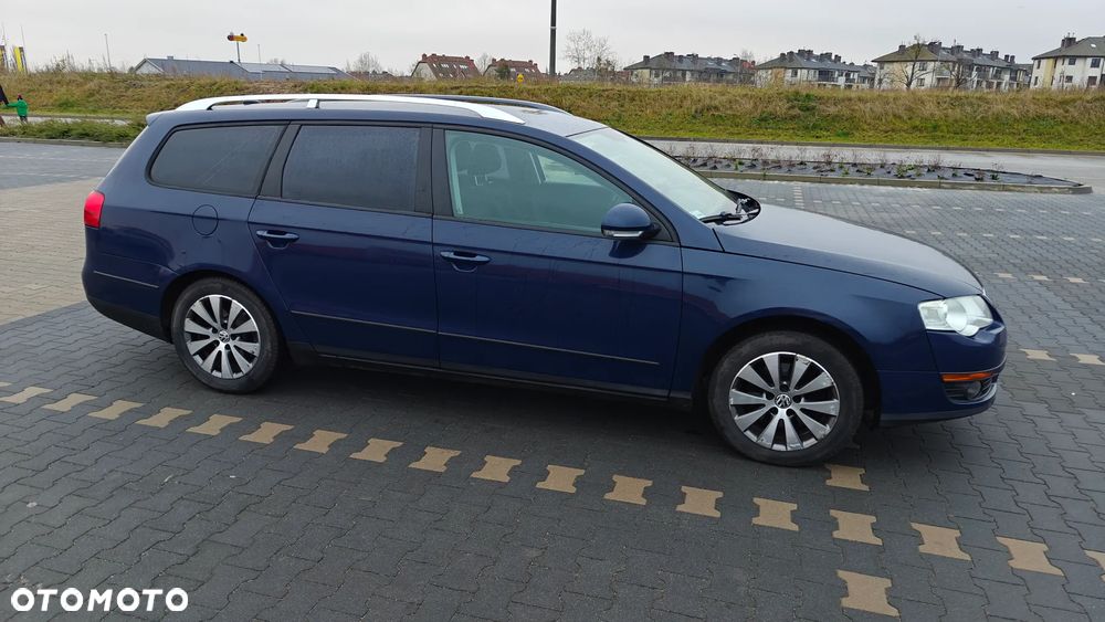 Volkswagen Passat 2.0 TDI Trendline DSG - 2